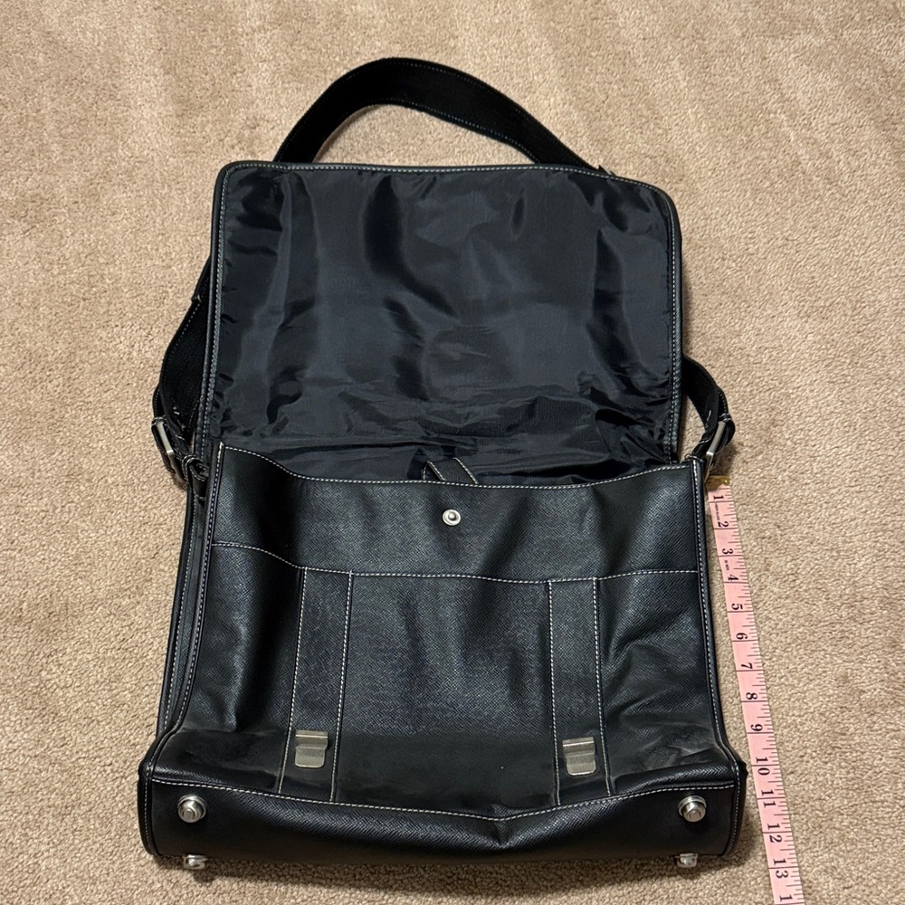 Kenneth Cole Reaction Dark Leather Messenger Bag with shoulder strap adjustable - Picture 5 of 13